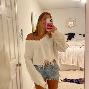 White flare v neck sweater